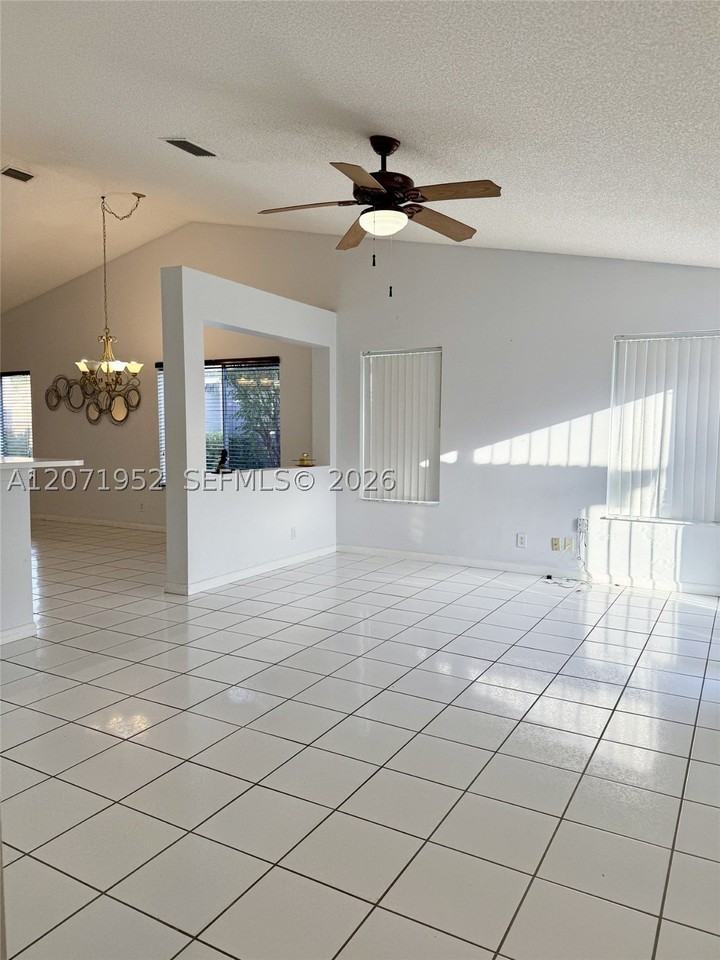 4340 Pine Ridge Ct - Photo 4 of 11