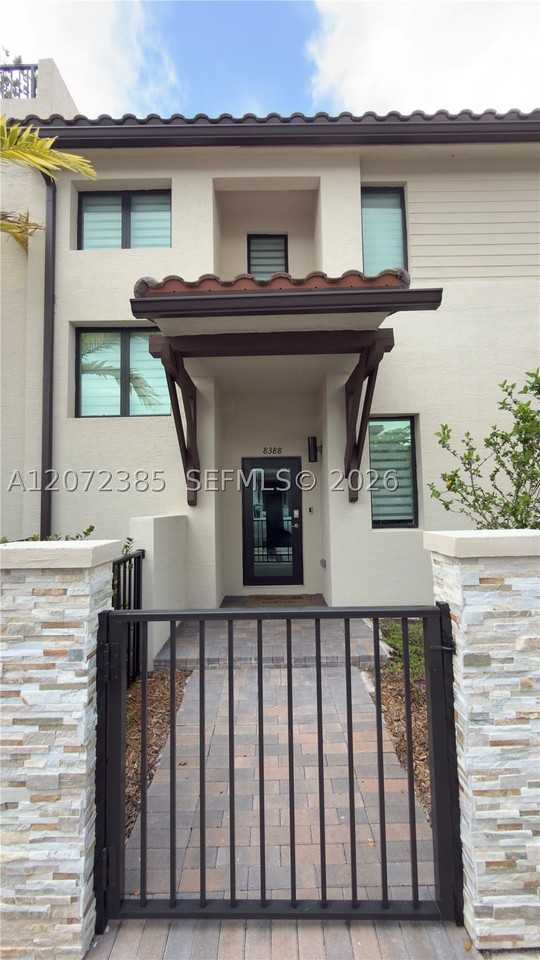 8388 Nw 49th St - Photo 2 of 33