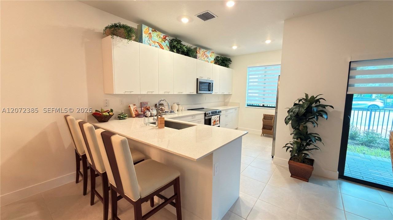 8388 Nw 49th St - Photo 3 of 33