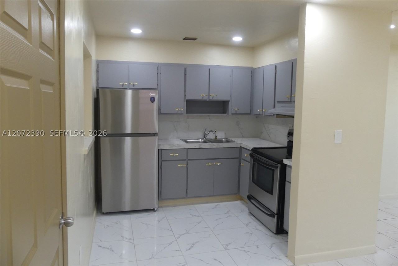 8130 Nw 14th Ct - Photo 5 of 22