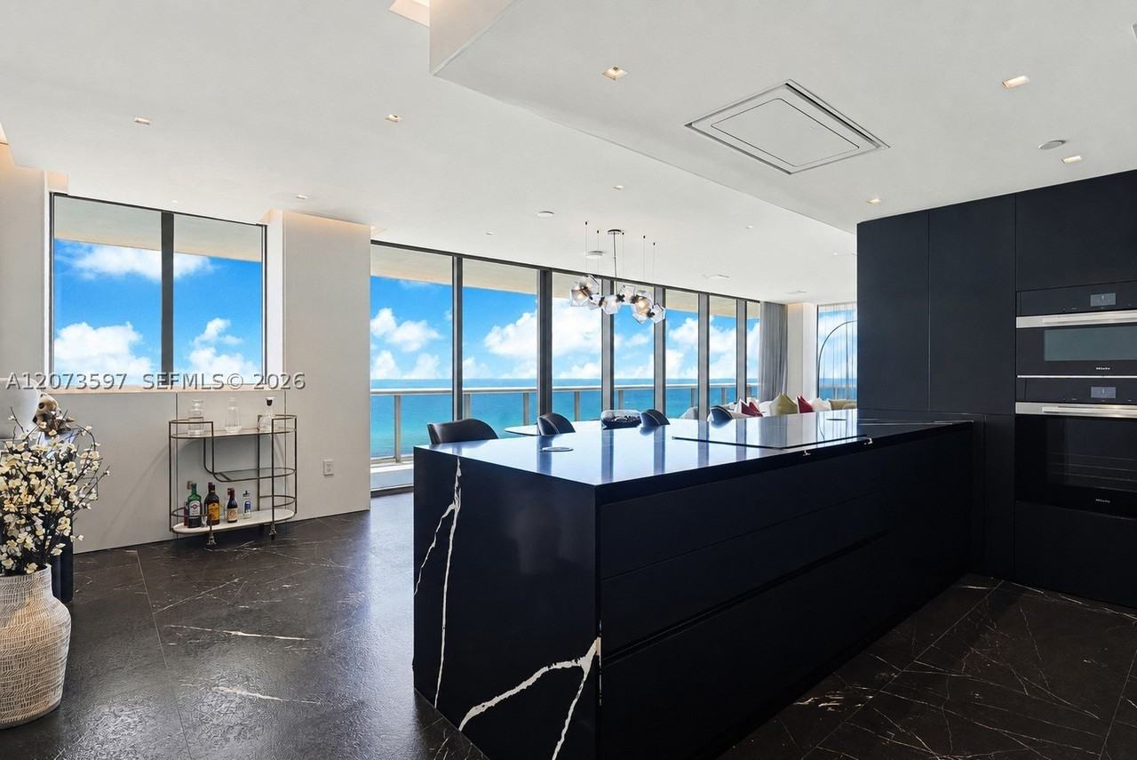 5875 Collins Ave #902 - Photo 7 of 26