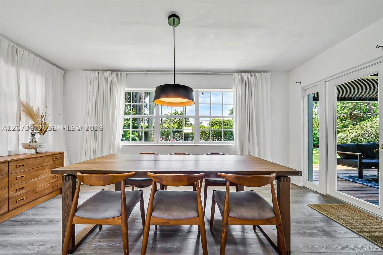 10627 Ne 11th Ave - Photo 4 of 50