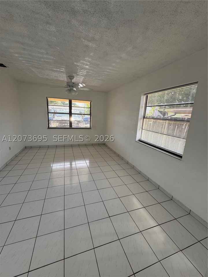 5530 E 6th Ave #101 - Photo 4 of 12