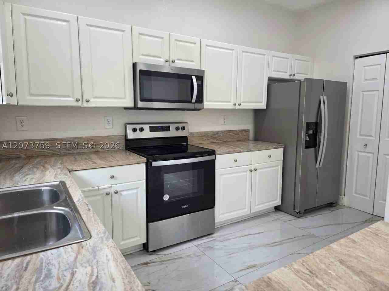 12822 Sw 135th St #12822 - Photo 3 of 30