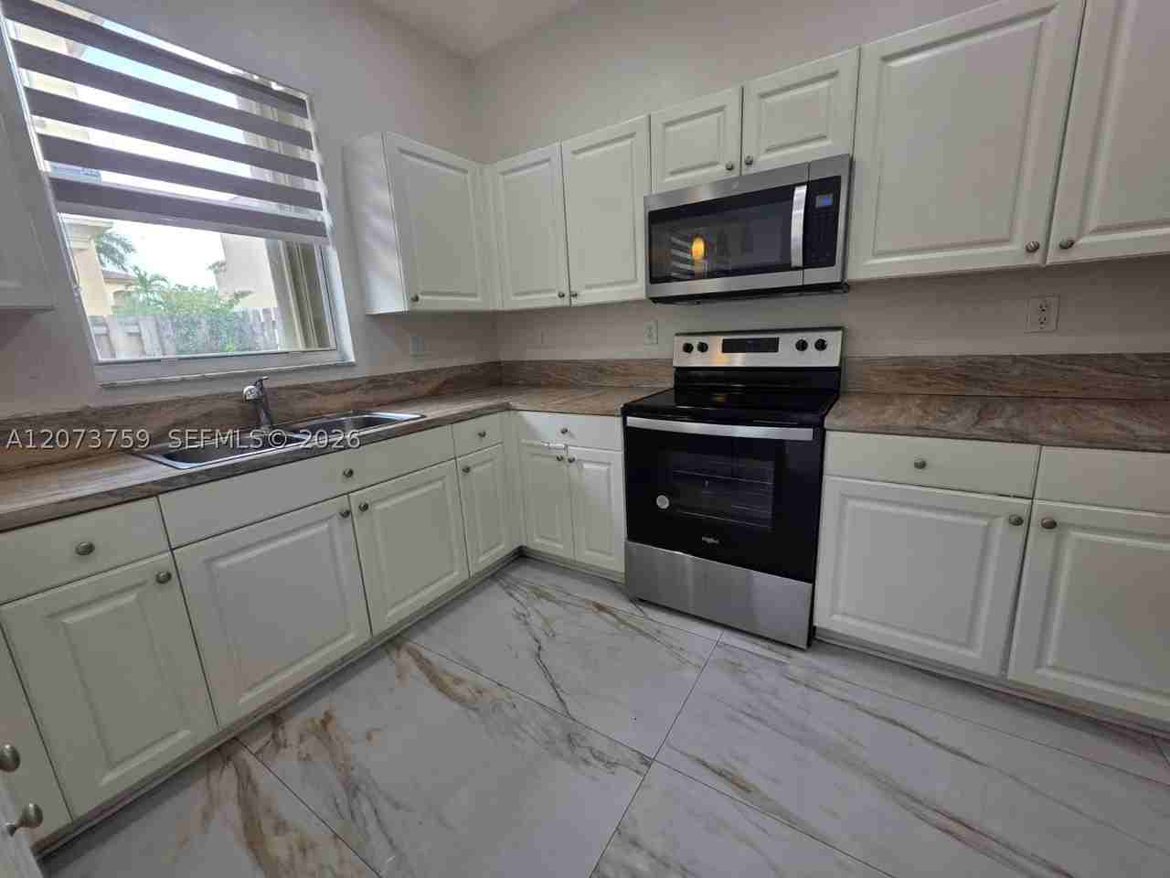 12822 Sw 135th St #12822 - Photo 5 of 30