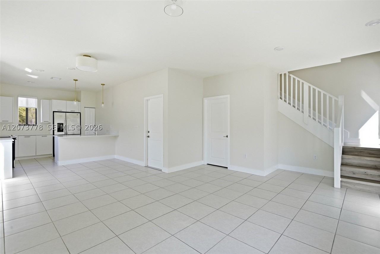 4426 Nw 83rd Pkwy #0 - Photo 5 of 43