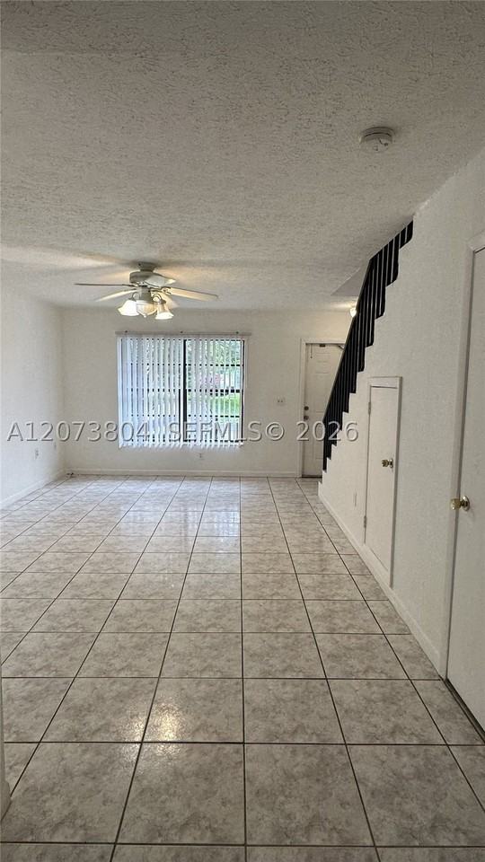 408 Ne 18th Ave #4 - Photo 4 of 13