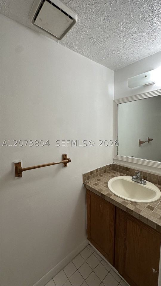 408 Ne 18th Ave #4 - Photo 6 of 13