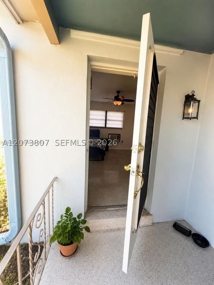 3202 Pierce St - Photo 2 of 9