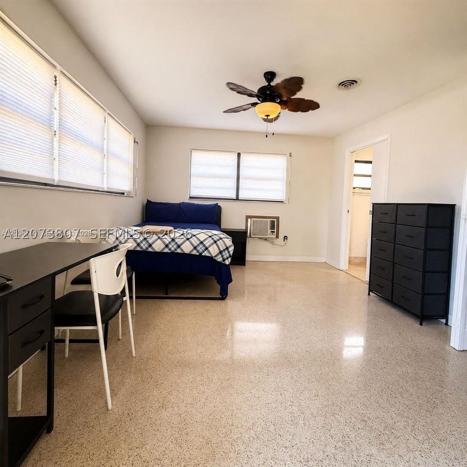 3202 Pierce St - Photo 4 of 9