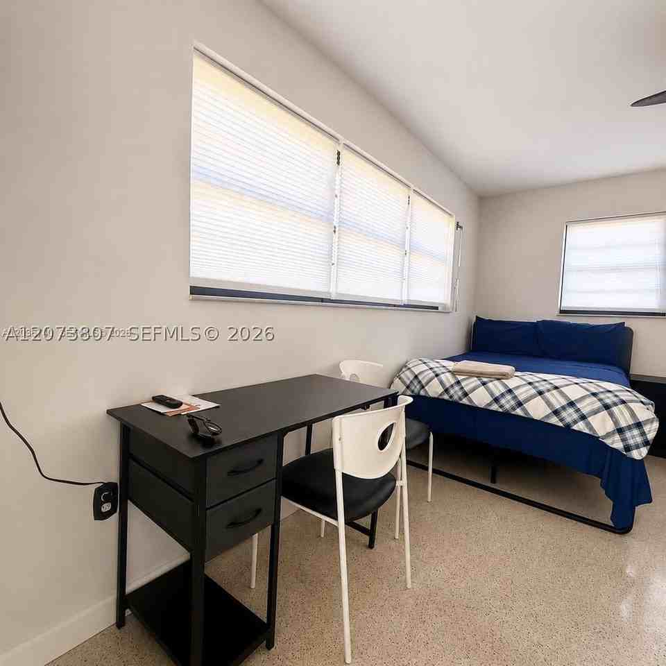 3202 Pierce St - Photo 5 of 9