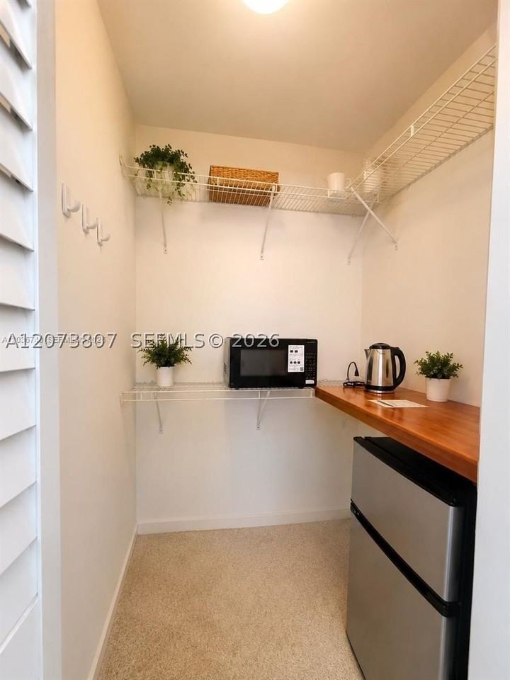 3202 Pierce St - Photo 7 of 9