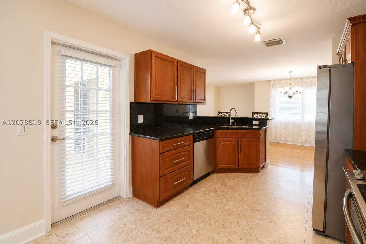 754 Ne 90th St #702 - Photo 3 of 13