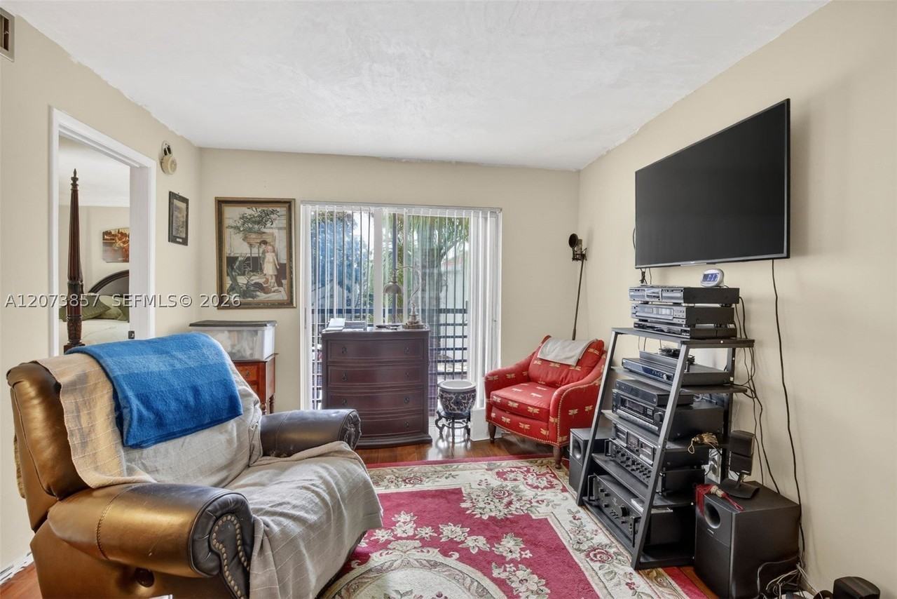 5240 Ne 6th Ave #H26 - Photo 3 of 42