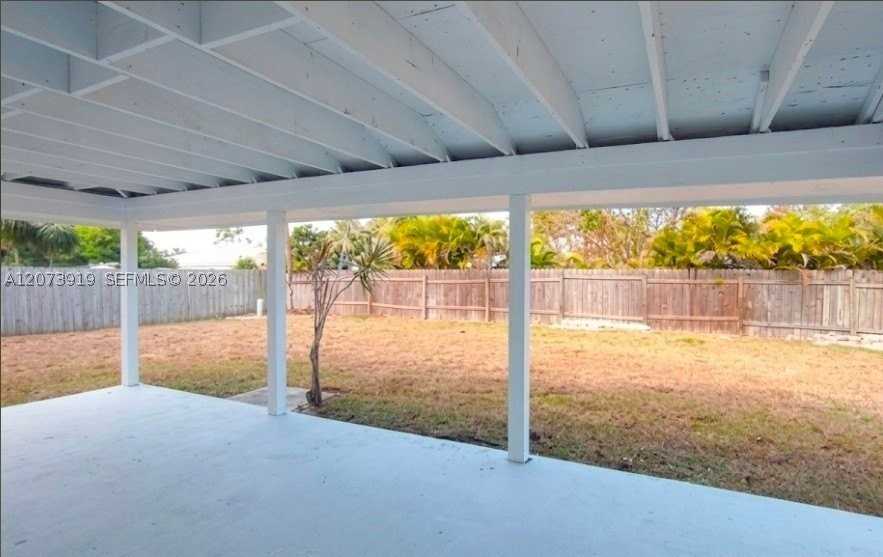 333 Ne Greenbrier Ave - Photo 7 of 11