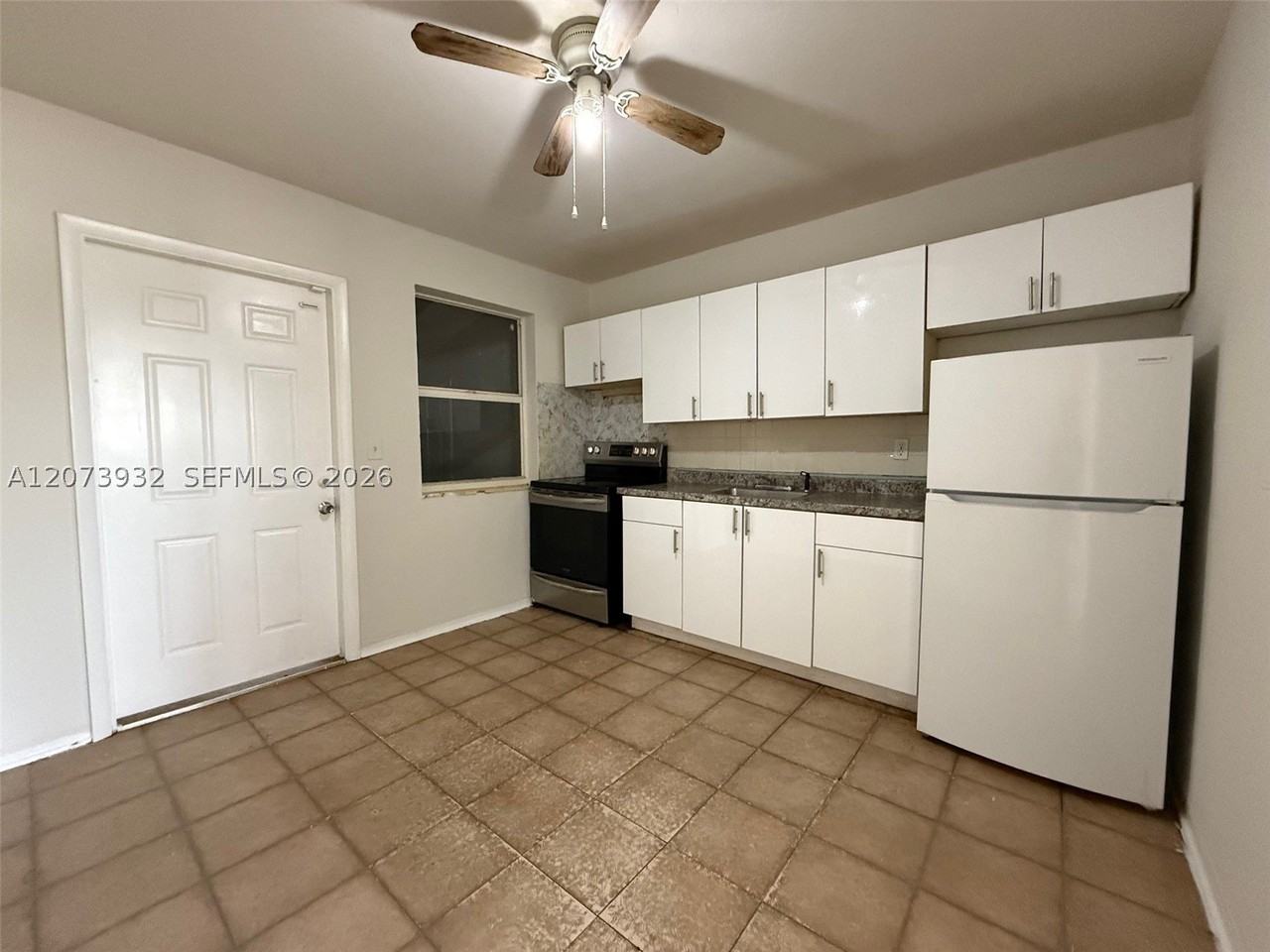 900 Sw 5th St #2 - Photo 2 of 8