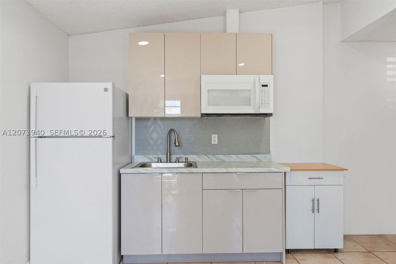 11259 Nw 88th Ave - Photo 3 of 12