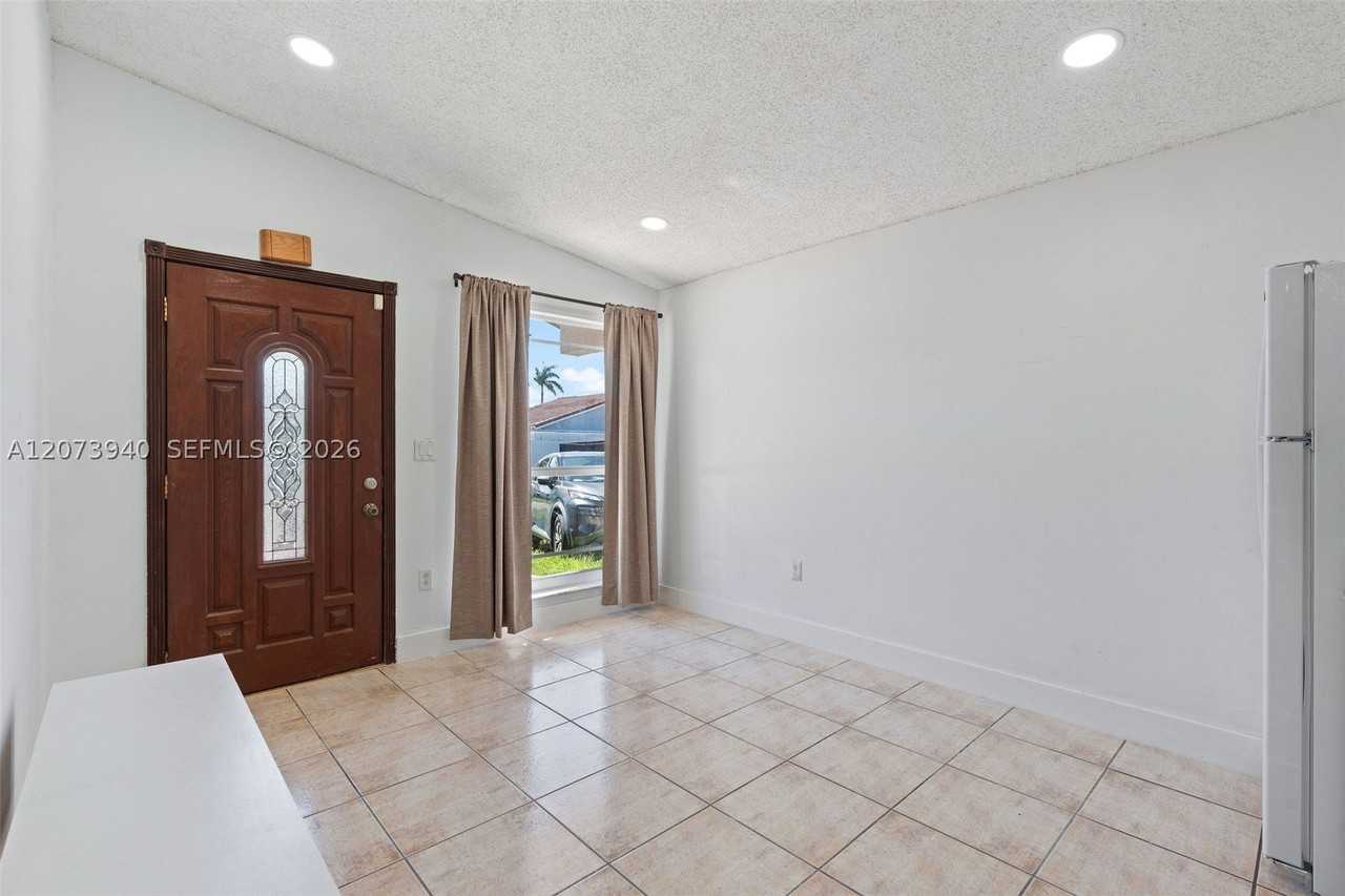 11259 Nw 88th Ave - Photo 6 of 12