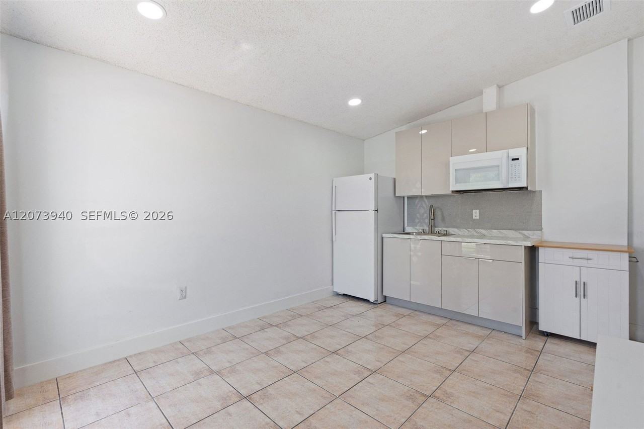 11259 Nw 88th Ave - Photo 7 of 12