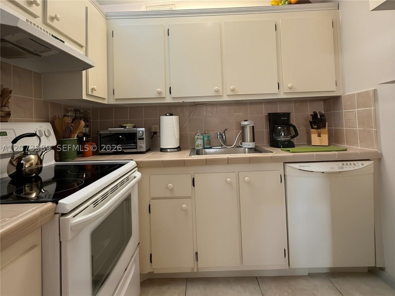 551 Sw 135th Ave #413B - Photo 5 of 34