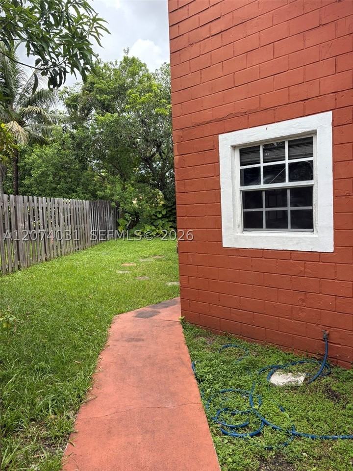 14803 Ne 7th Ave - Photo 3 of 22