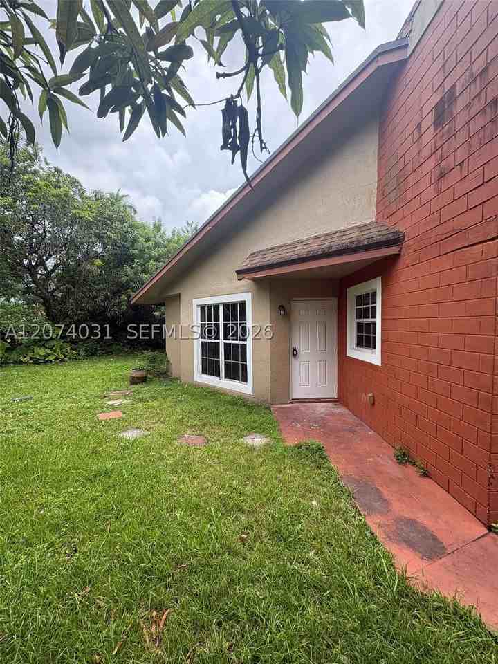 14803 Ne 7th Ave - Photo 4 of 22