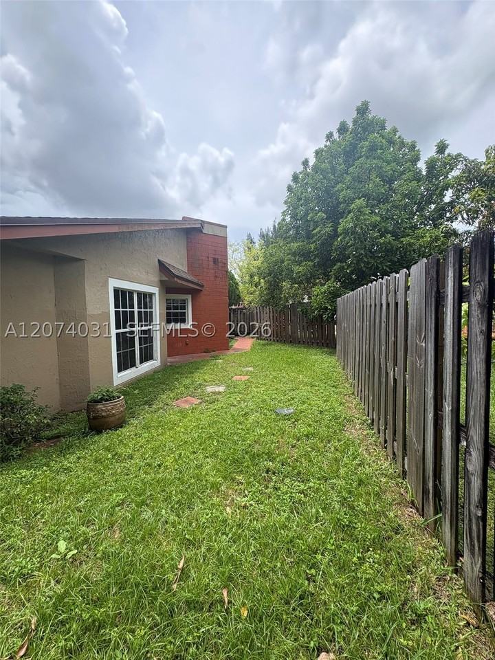 14803 Ne 7th Ave - Photo 6 of 22