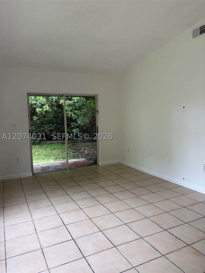 14803 Ne 7th Ave - Photo 7 of 22