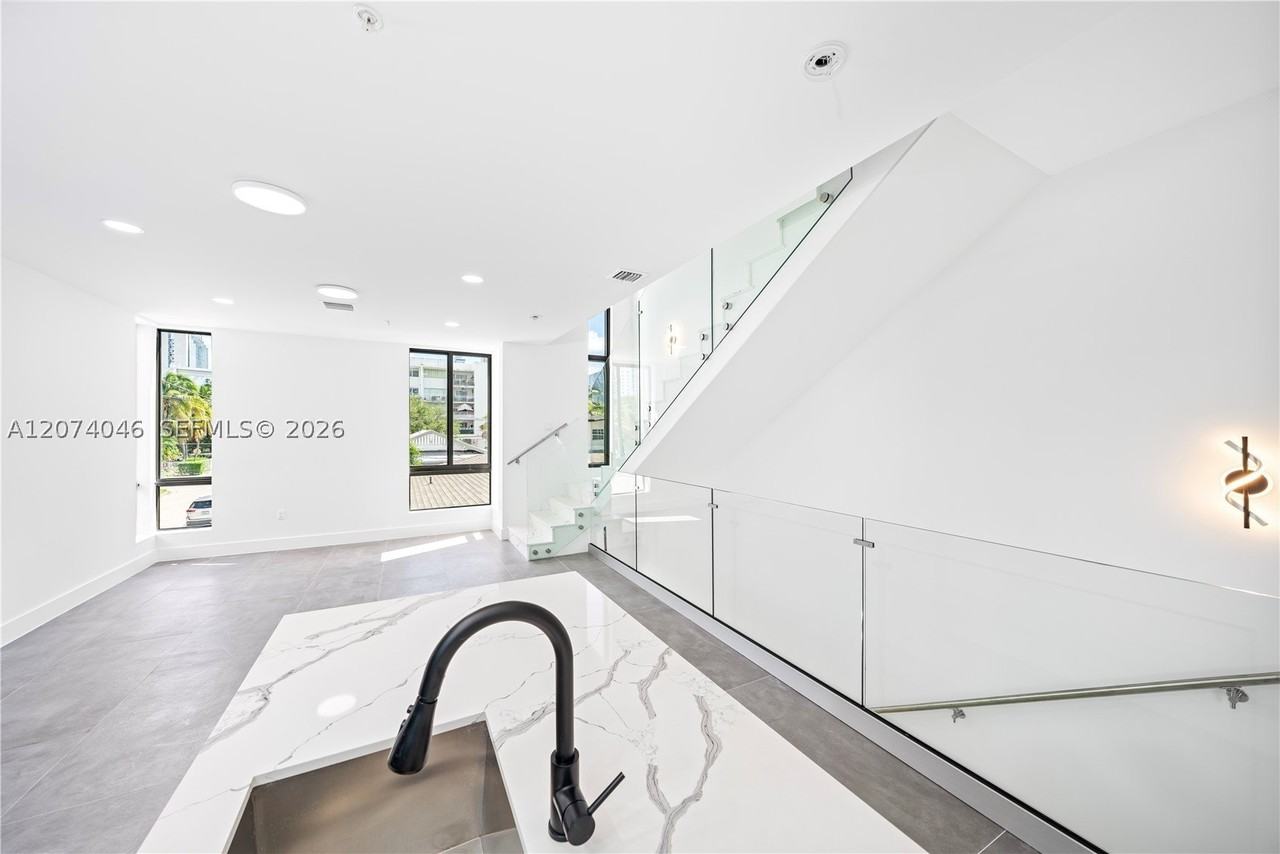 1780 Nw 5th St - Photo 5 of 24