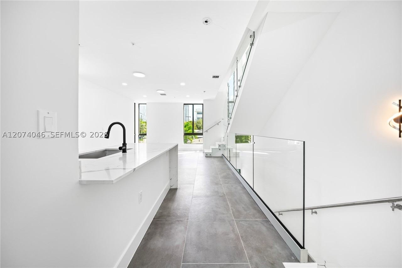 1780 Nw 5th St - Photo 6 of 24