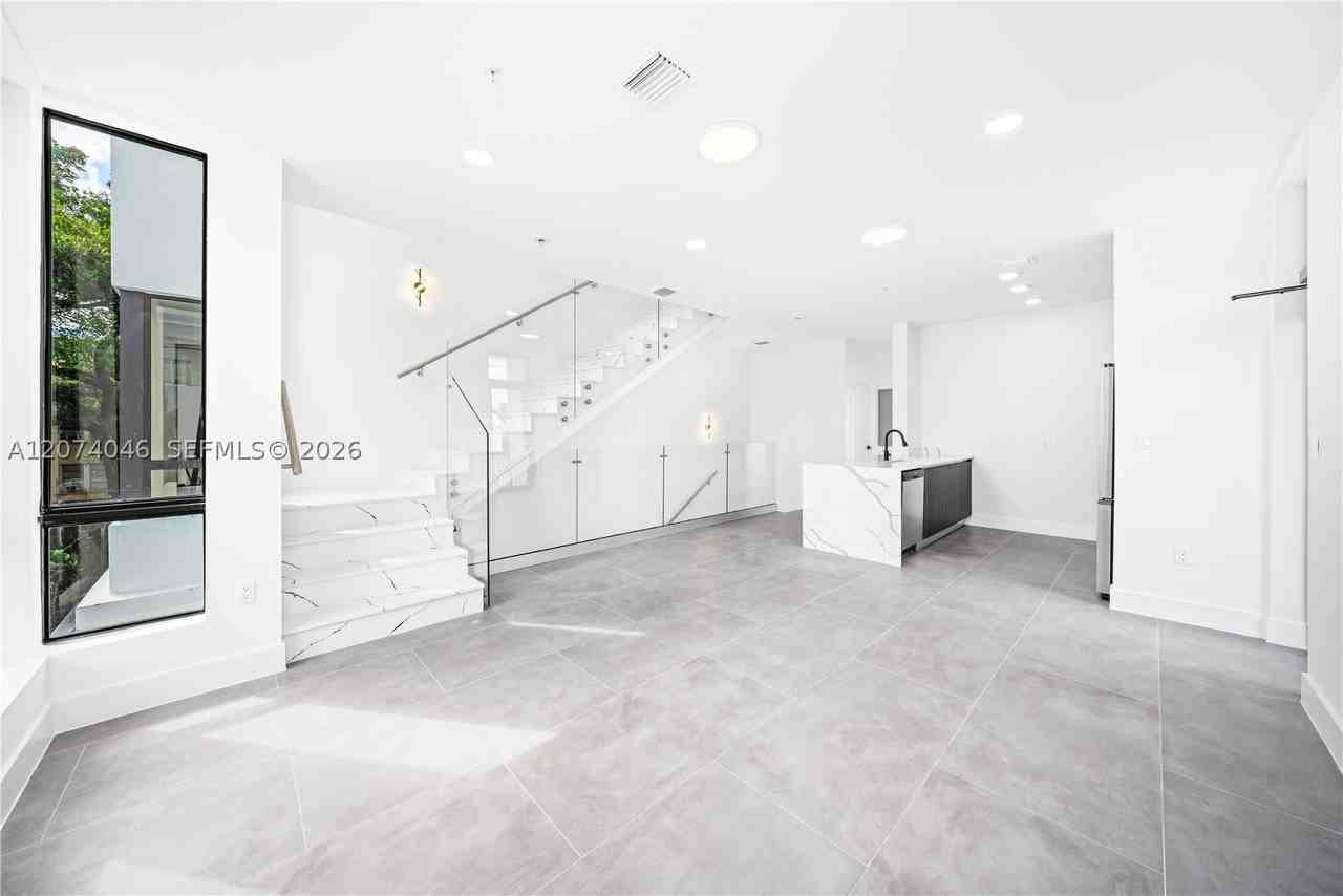 1780 Nw 5th St - Photo 7 of 24