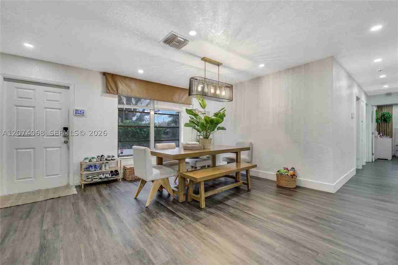 5712 Monroe St - Photo 3 of 25