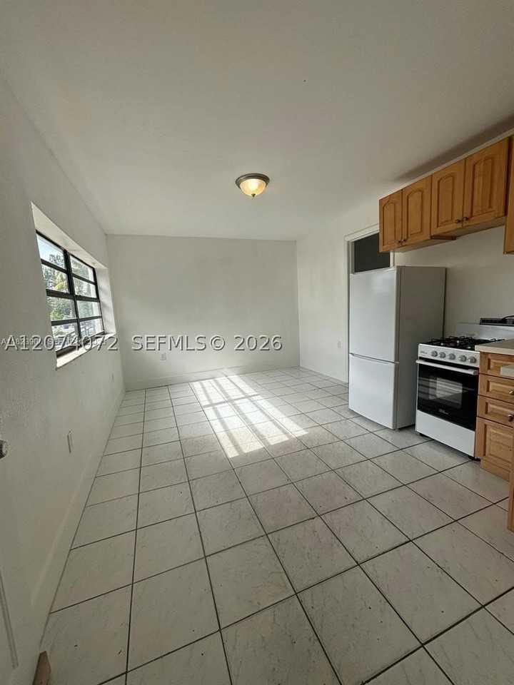 1660 Sw 24th Ave #0 - Photo 2 of 14