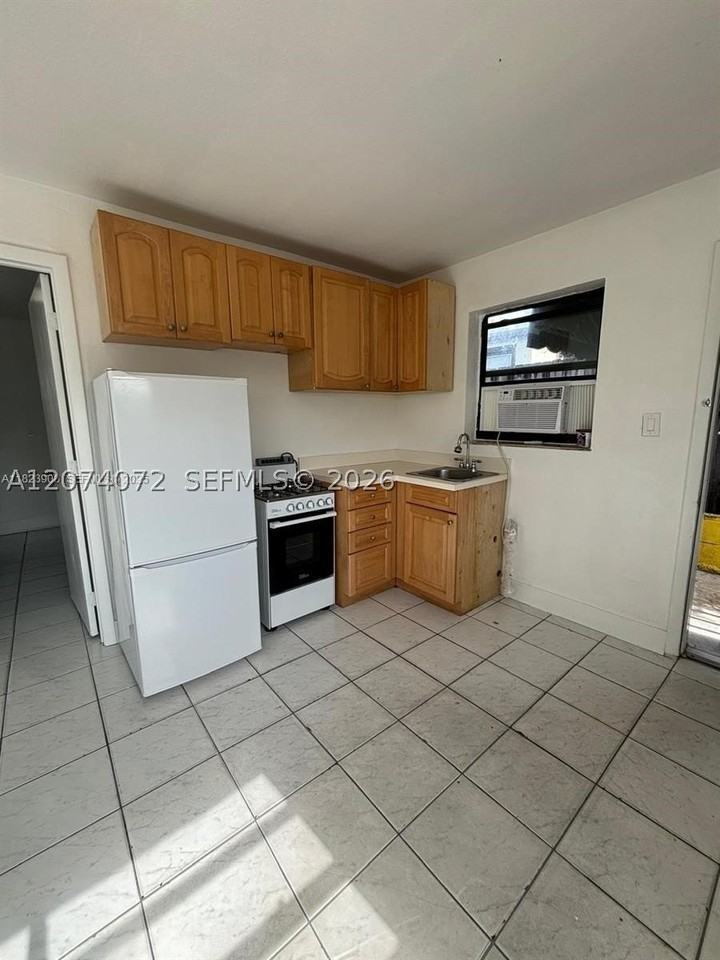 1660 Sw 24th Ave #0 - Photo 3 of 14