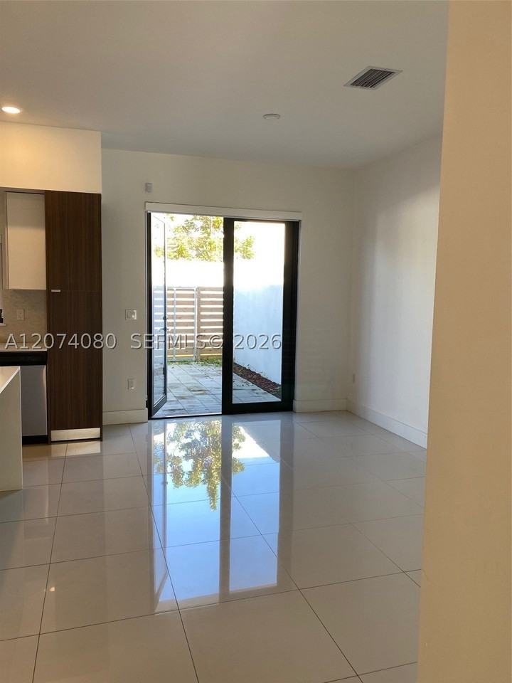 10543 Sw 118th Ave #10543 - Photo 3 of 13
