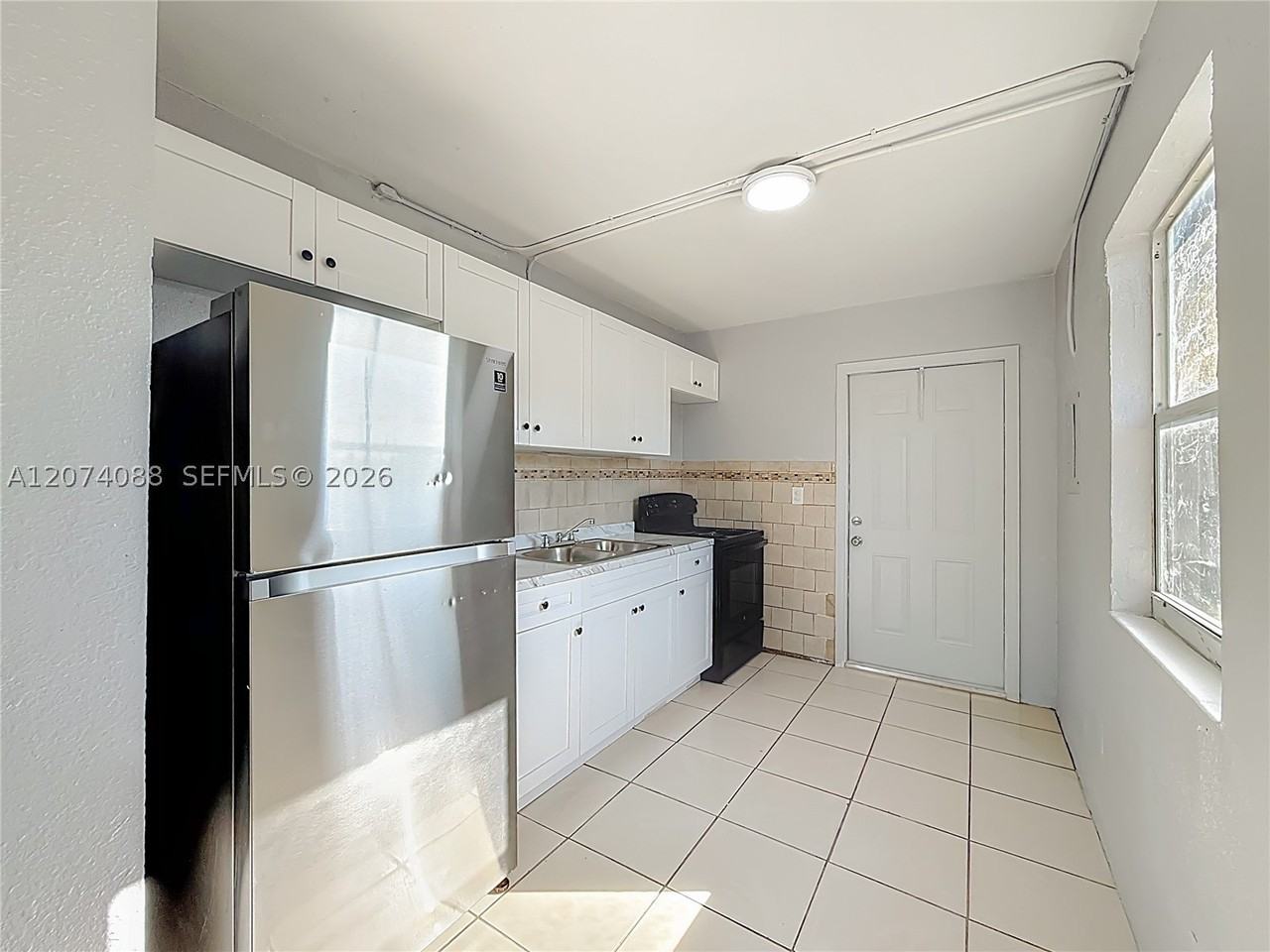 2408 Nw 8th St - Photo 6 of 17