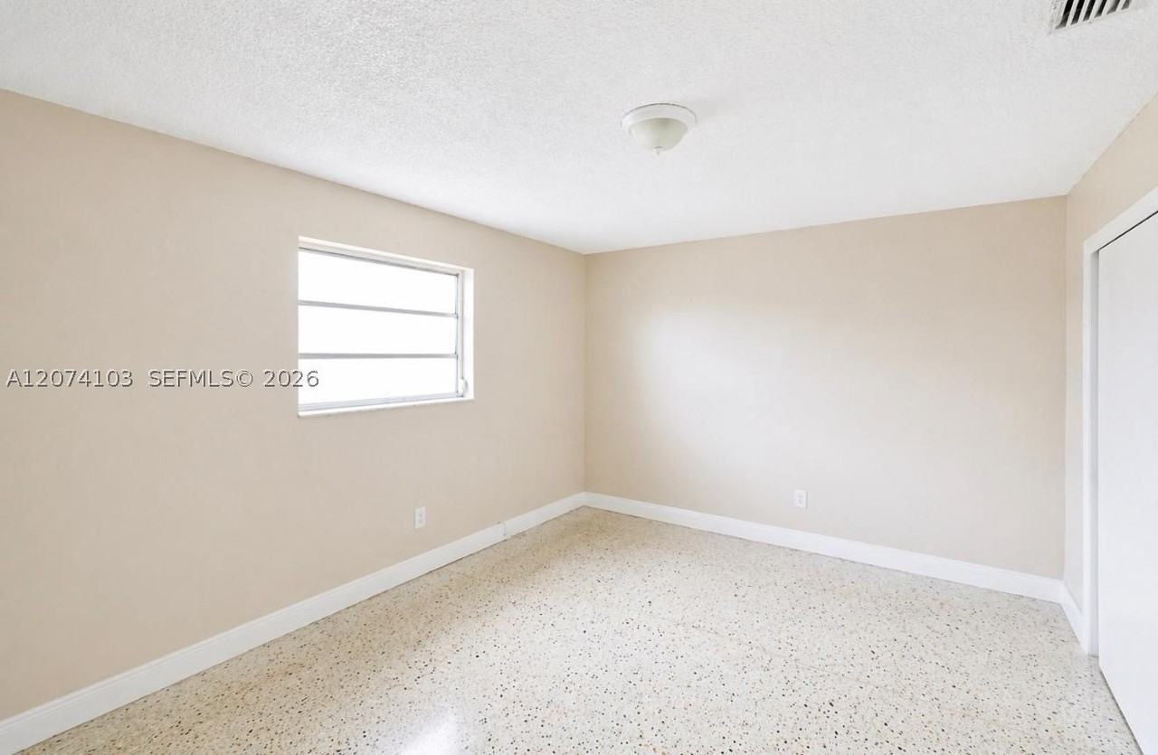 2315 W Okeechobee Rd #304 - Photo 3 of 8