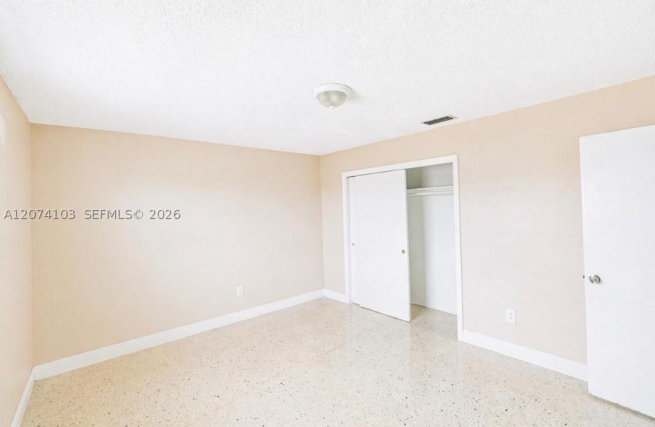2315 W Okeechobee Rd #304 - Photo 4 of 8