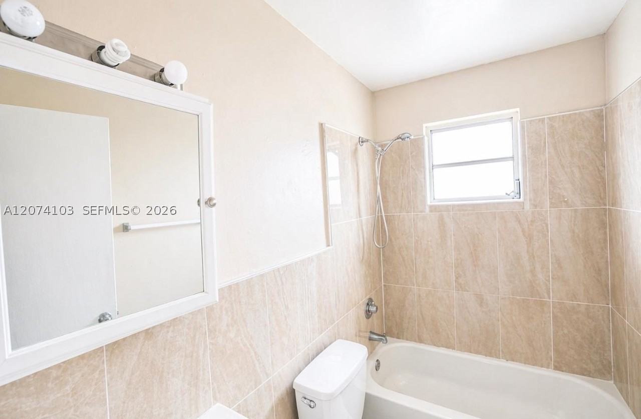 2315 W Okeechobee Rd #304 - Photo 5 of 8
