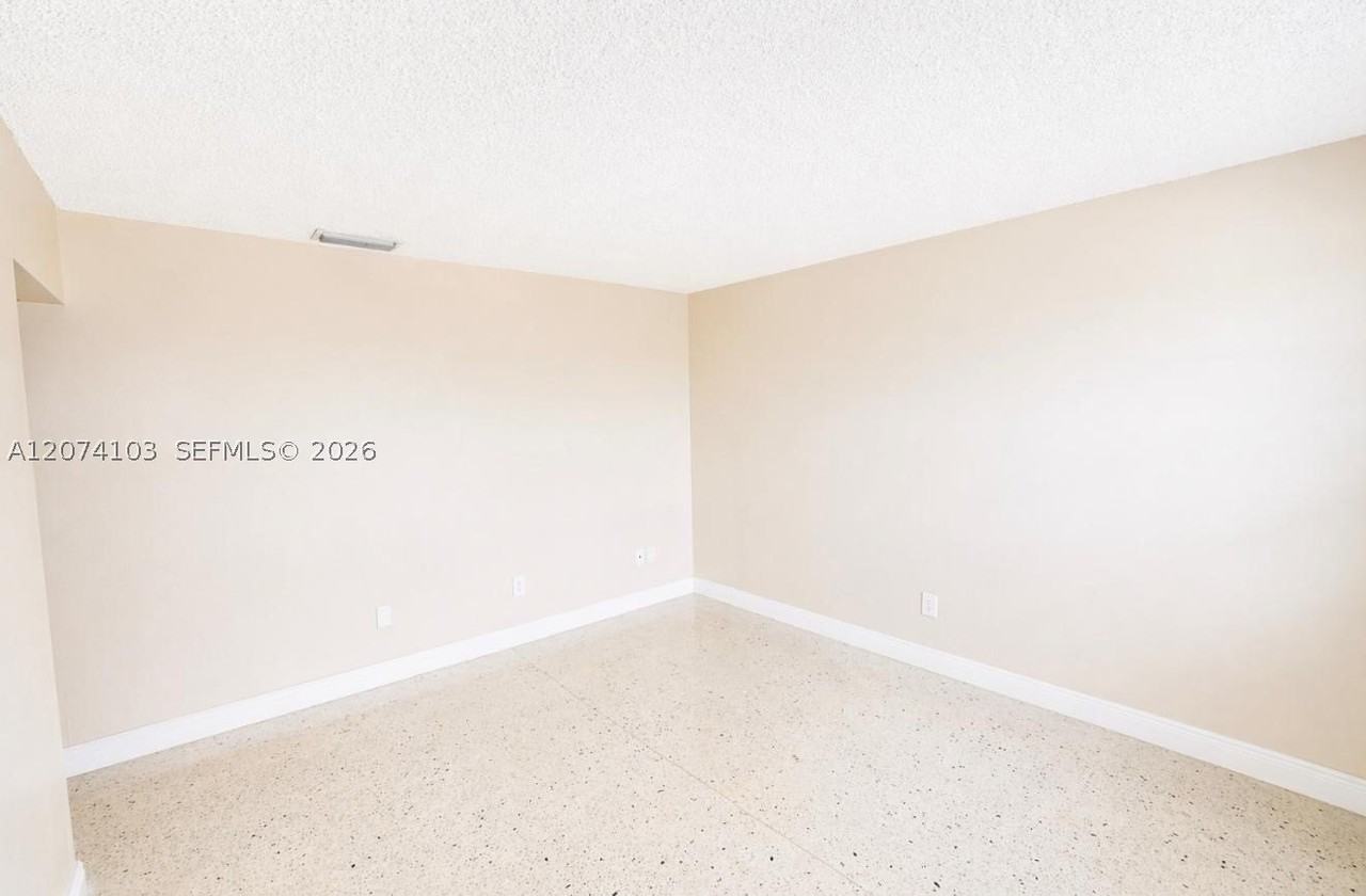 2315 W Okeechobee Rd #304 - Photo 7 of 8