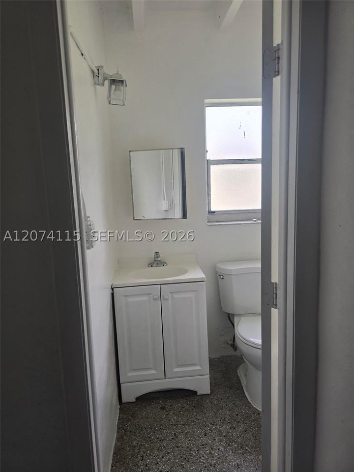 250 Sw 11th Ave #4 - Photo 3 of 7