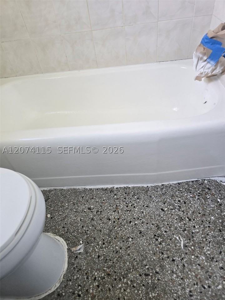 250 Sw 11th Ave #4 - Photo 5 of 7
