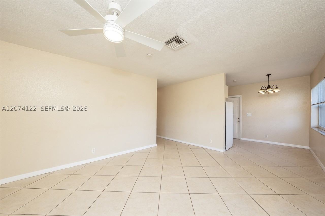 900 W Bloxham St - Photo 2 of 18