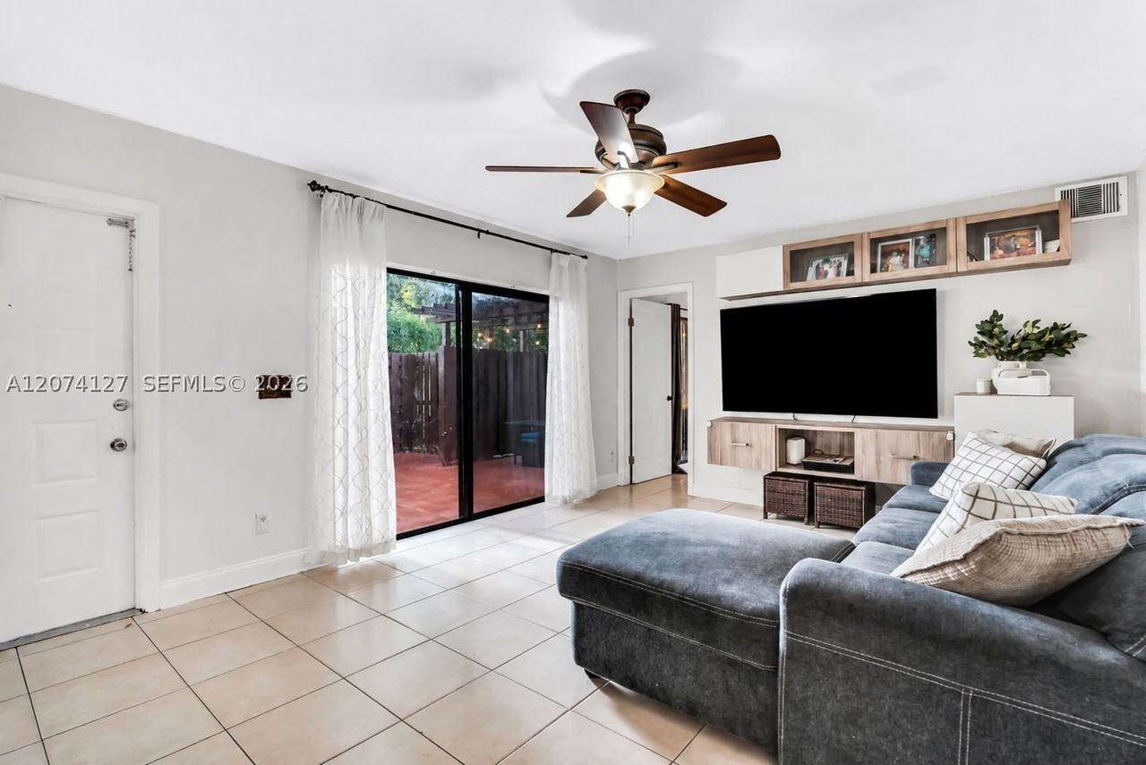 804 Sw 119th Way #804 - Photo 4 of 43