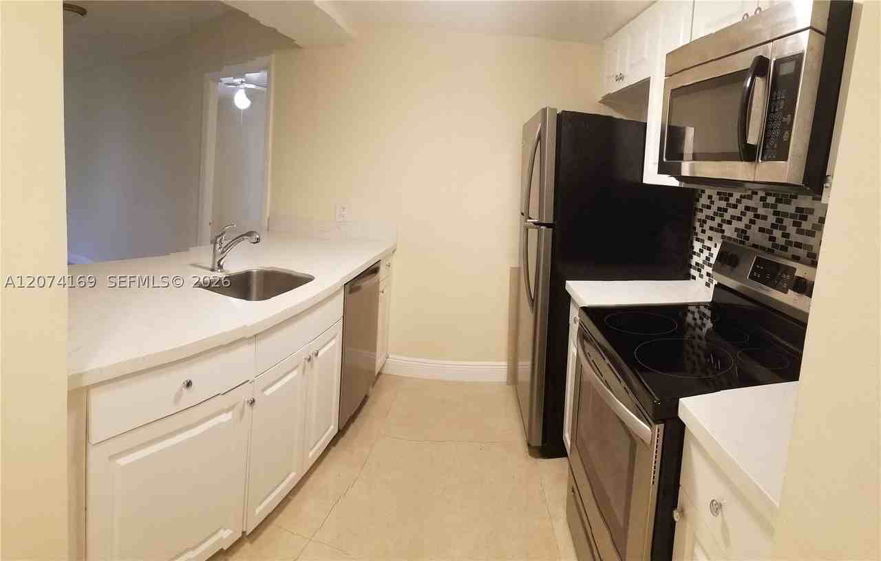 8100 Geneva Ct #438