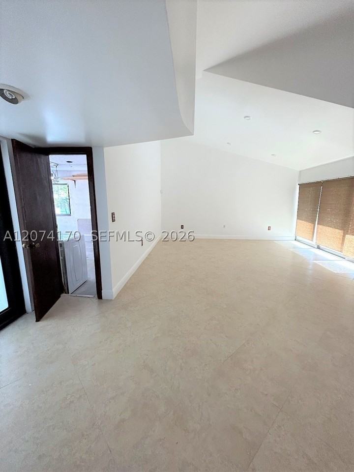 10020 Sw 91st Ter - Photo 5 of 45