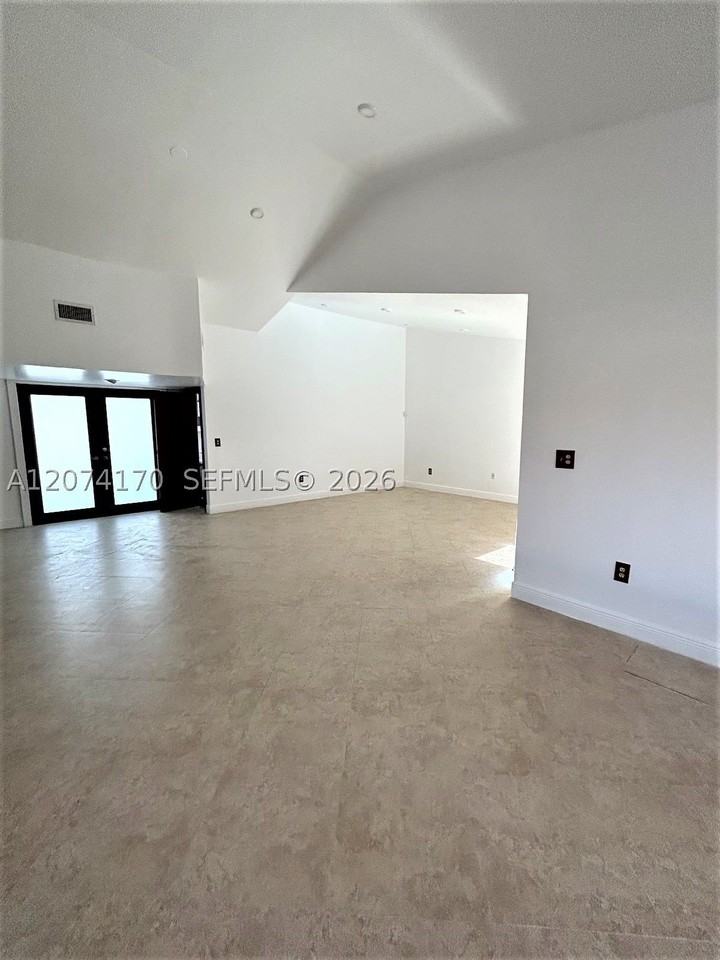 10020 Sw 91st Ter - Photo 6 of 45