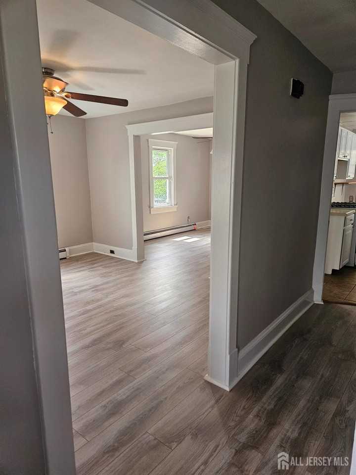 327 Berry St - Photo 3 of 8