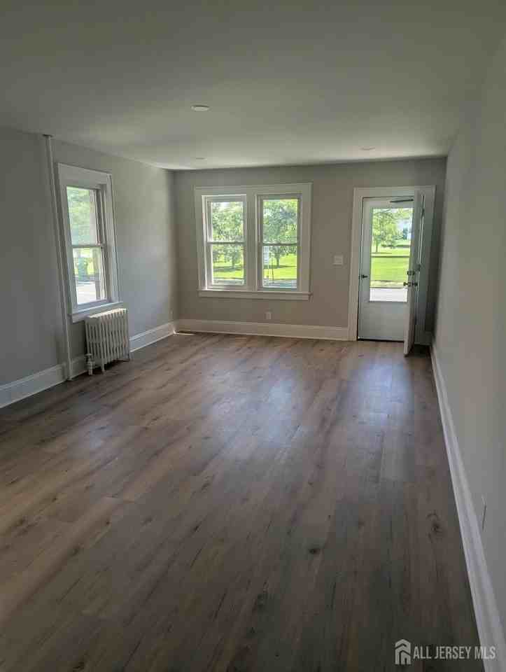 897 Port Reading Ave - Photo 2 of 11