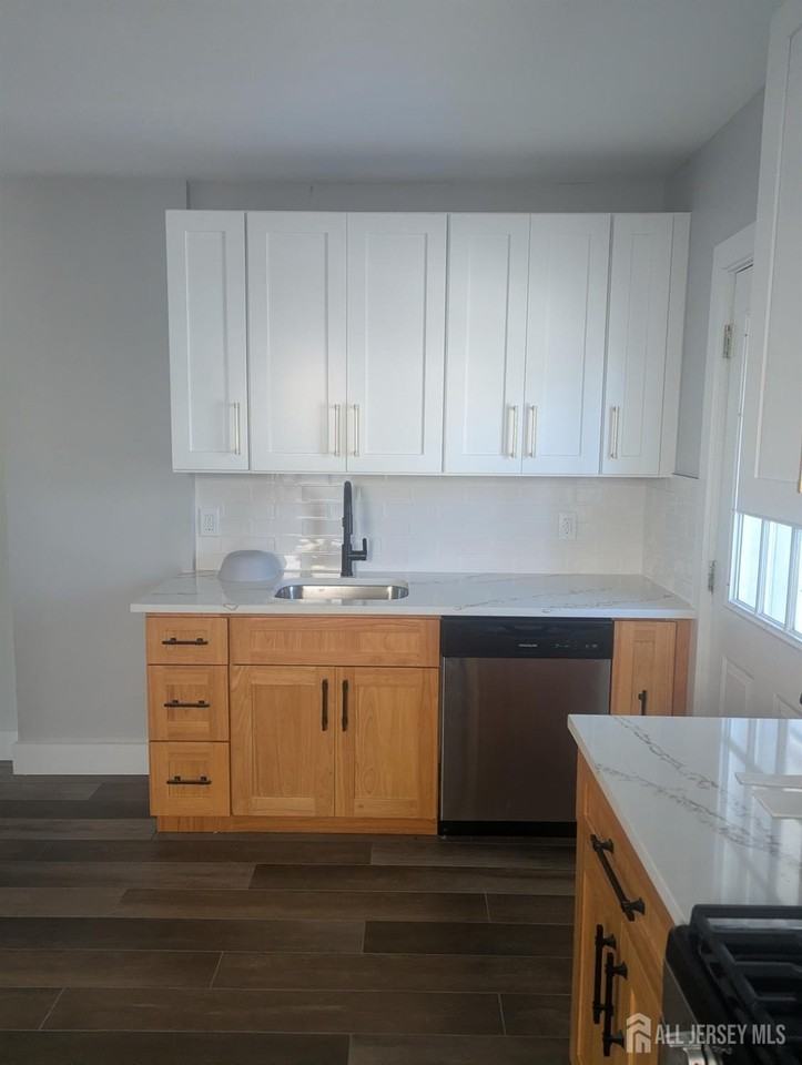897 Port Reading Ave - Photo 4 of 11